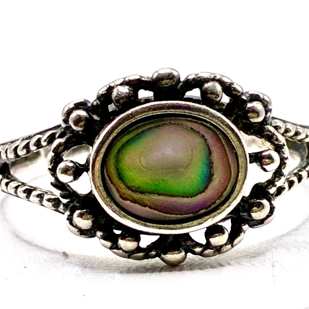 Vintage Beautiful Mother of Pearl/Abalone Ring In 9.25 Sterling Silver Beachy